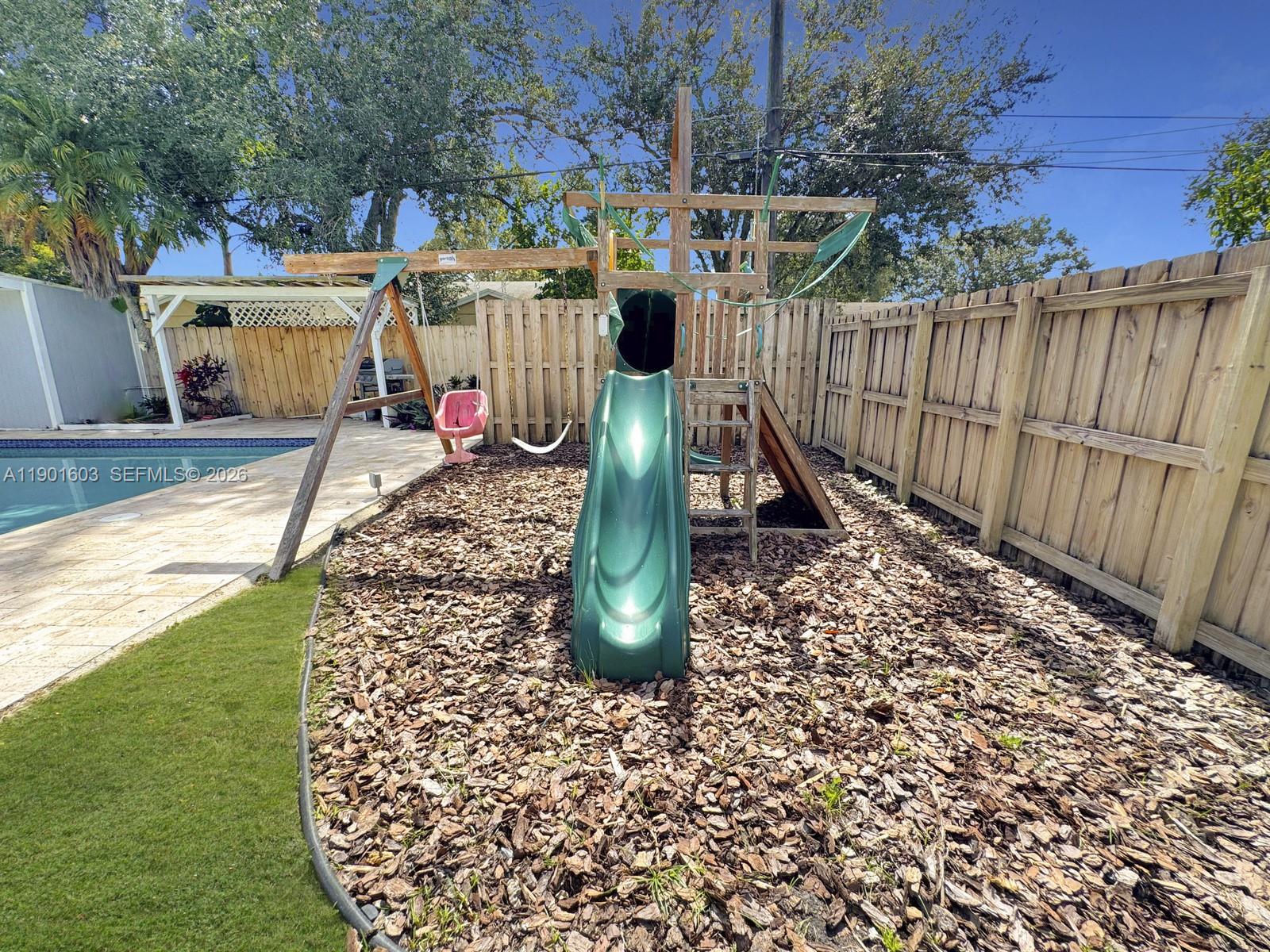 SUMMERTIME HILLS - Residential