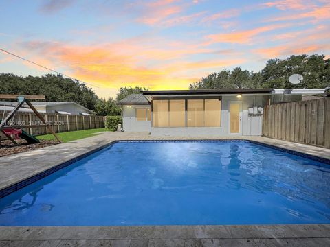 9424 SW 52nd St Cooper City FL 33328