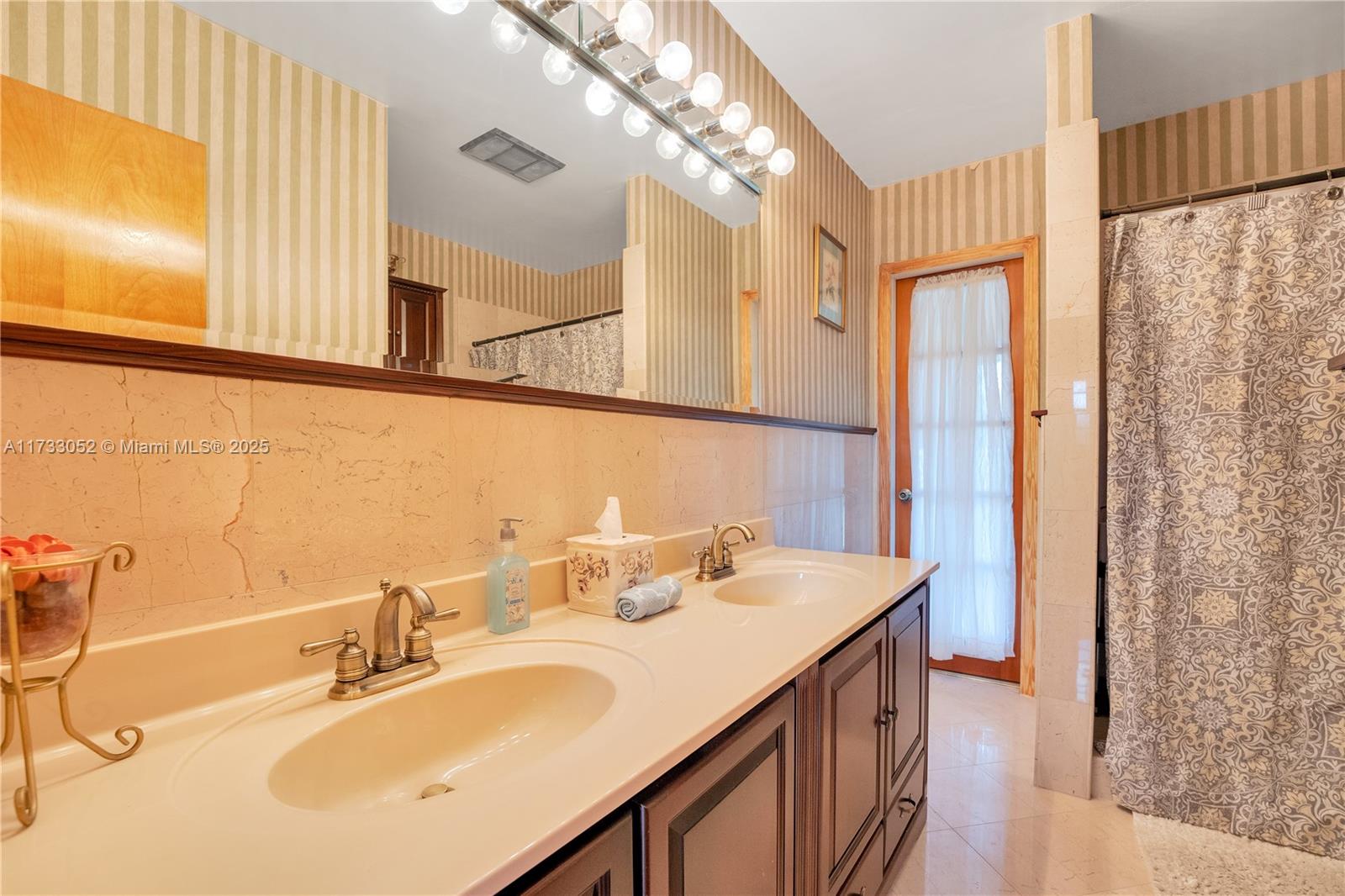 KENDALL ESTATES - Residential