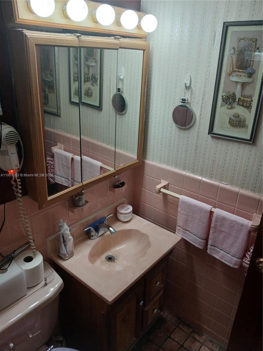 RIVERVIEW GARDEN APARTMEN - Residential