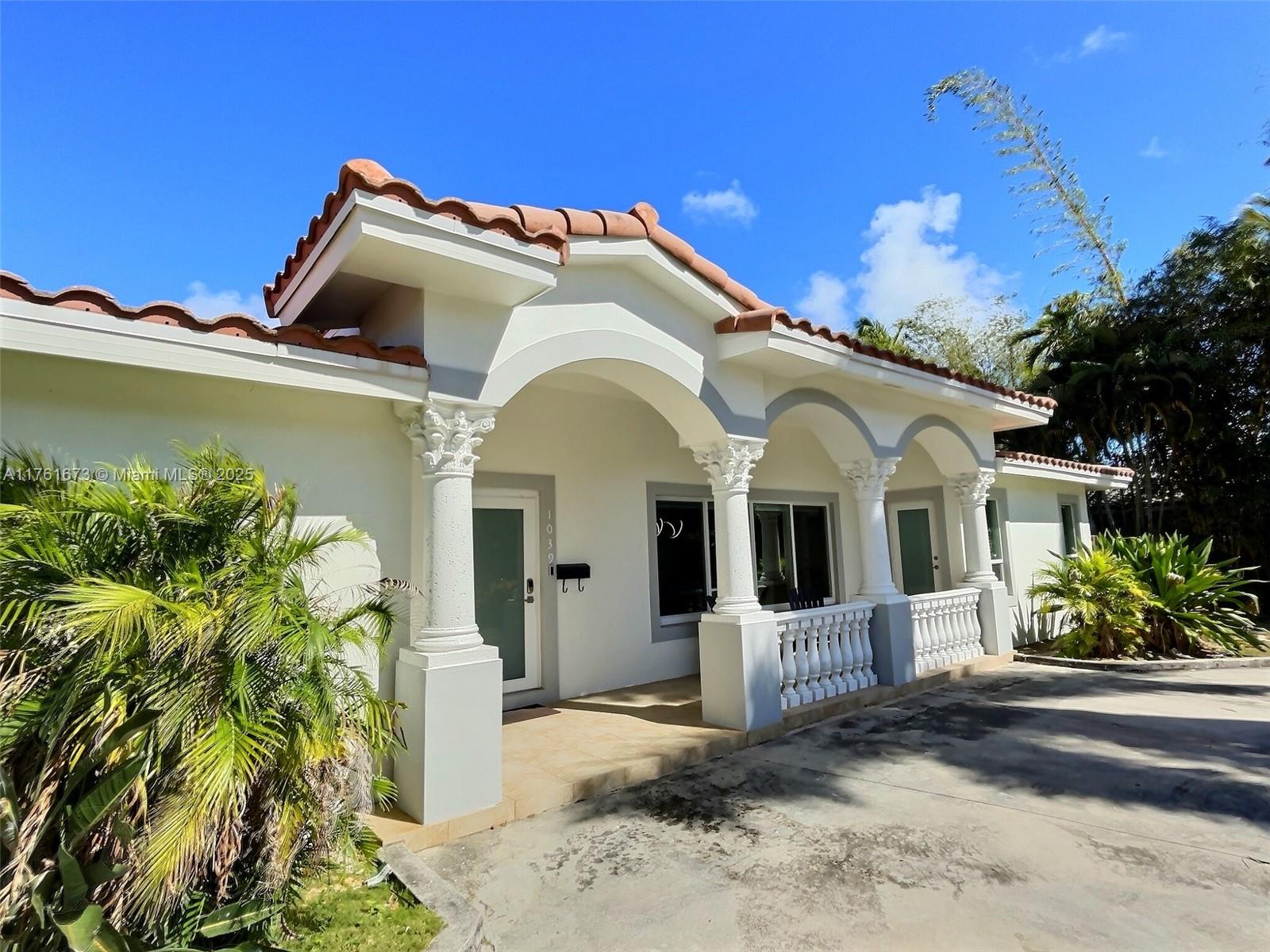 Property for Sale at 1039 Lincoln St, Hollywood, Broward County, Florida - Bedrooms: 4 
Bathrooms: 4  - $1,390,000