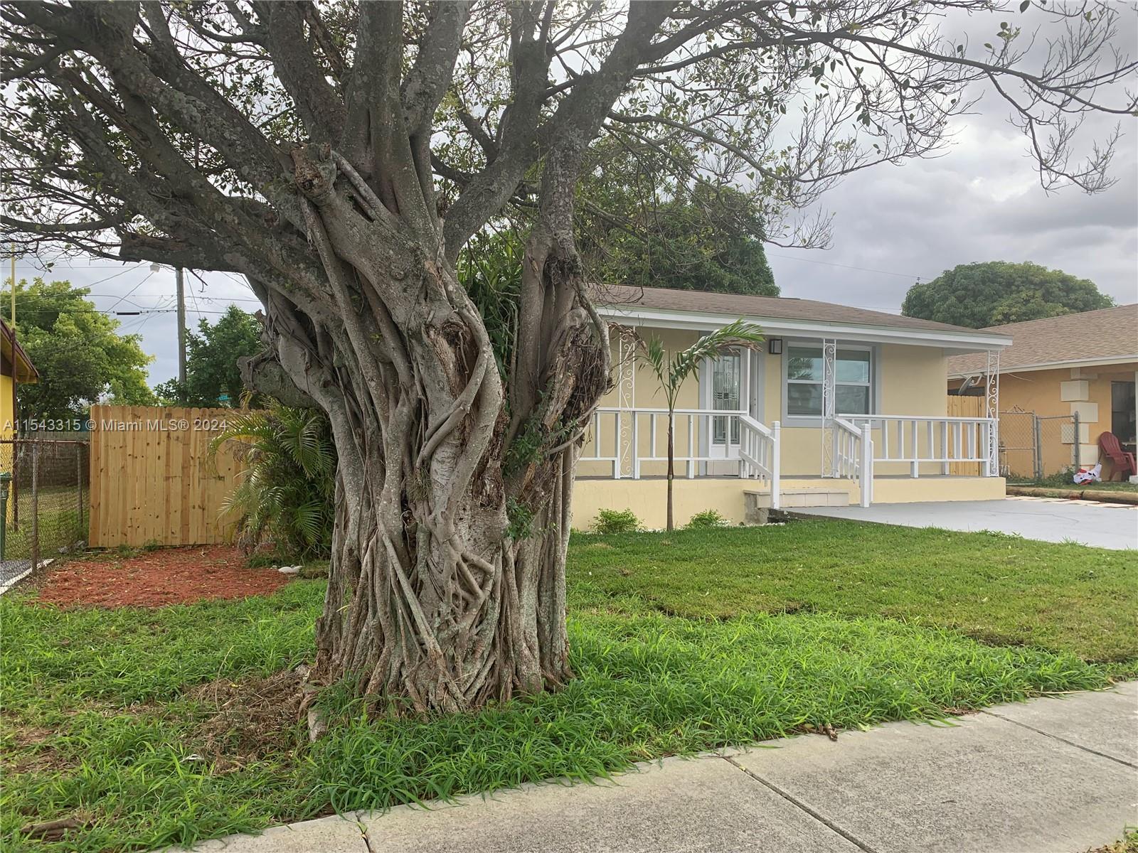 Rental Property at 1141 W 7th St, Riviera Beach, Palm Beach County, Florida - Bedrooms: 2 
Bathrooms: 1  - $2,100 MO.