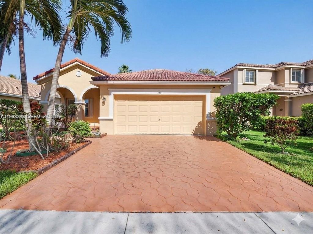 Photo of 4317 Willow Ridge Dr, Weston, FL 33331 (MLS # A11988283)