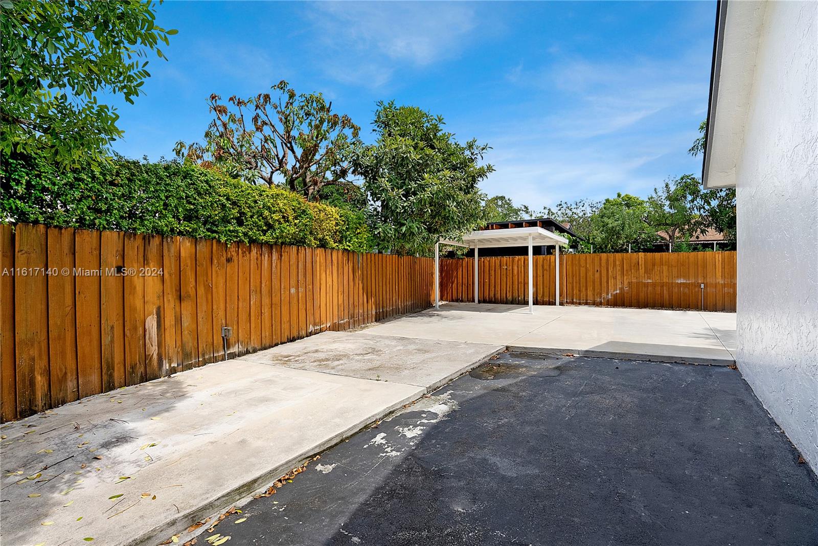 CORAL WOODS - Residential Lease