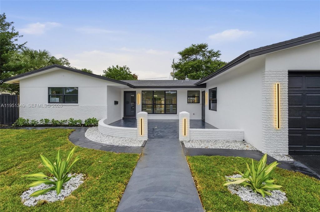 Photo of 4711 NE 18th Ave, Oakland Park, FL 33334 (MLS # A11951349)