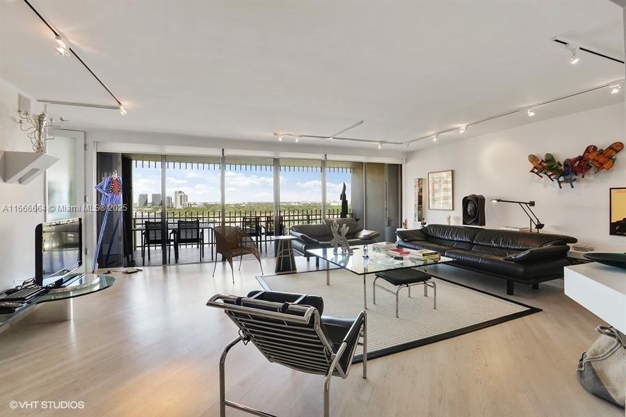 GROVE ISLE - Residential