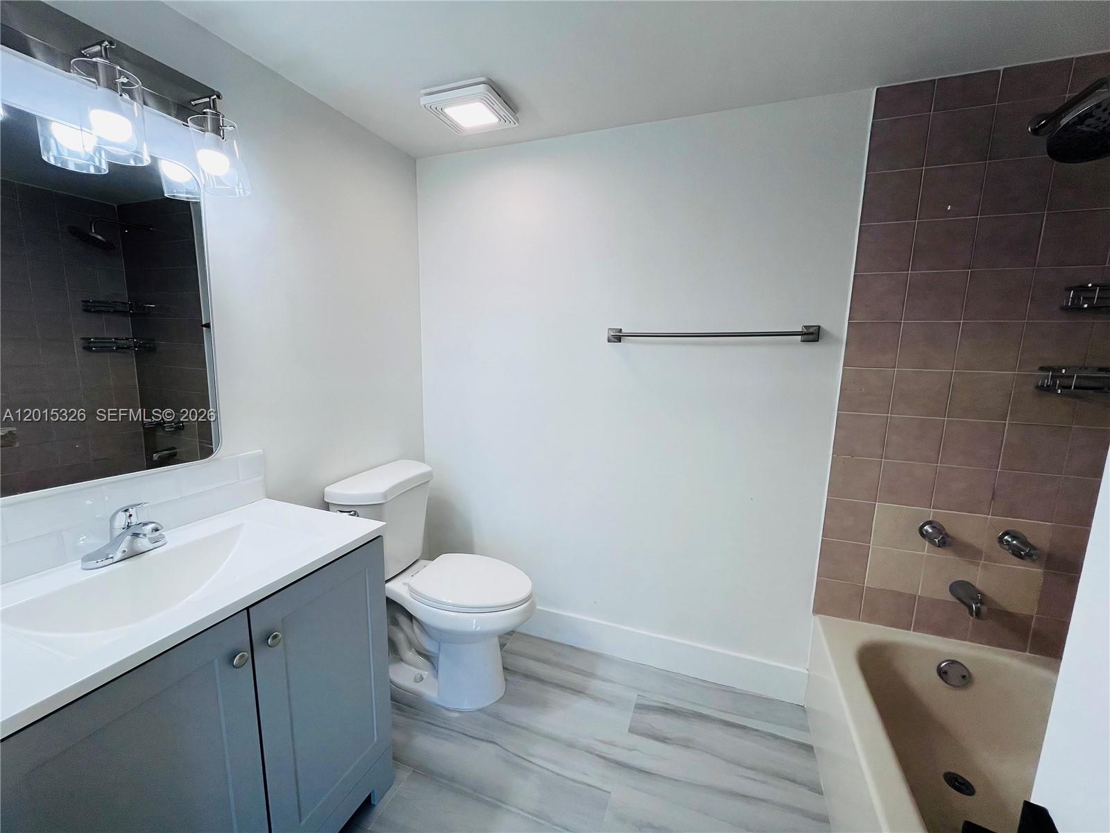 INTERNATIONAL TOWERS COND - Residential Lease