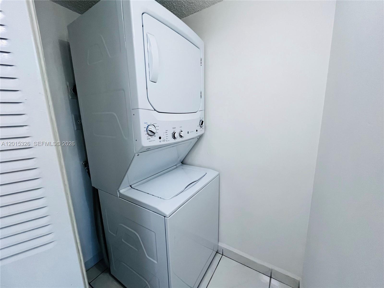 INTERNATIONAL TOWERS COND - Residential Lease