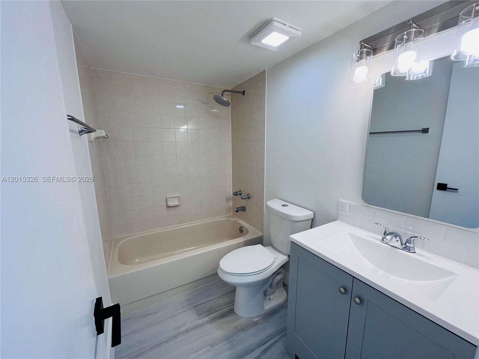 INTERNATIONAL TOWERS COND - Residential Lease