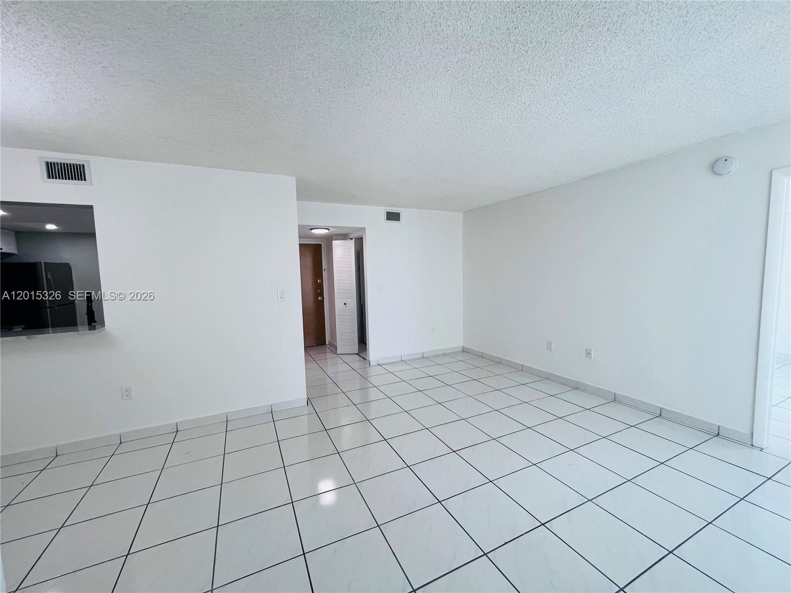 INTERNATIONAL TOWERS COND - Residential Lease