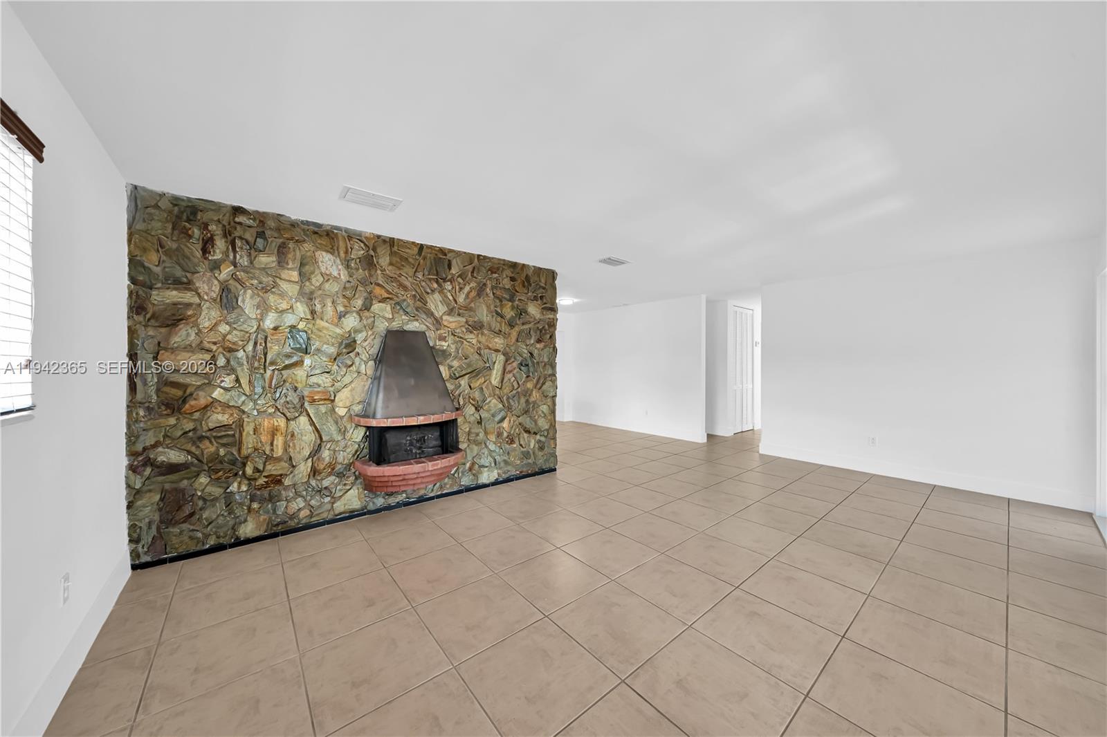 FONTAINEBLEAU GARDENS 1ST - Residential