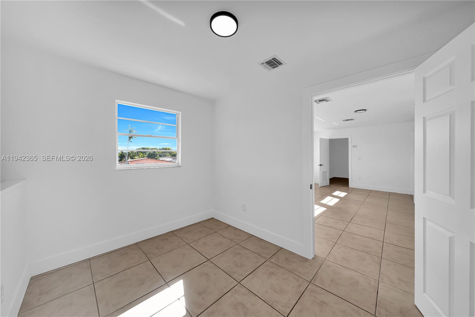 FONTAINEBLEAU GARDENS 1ST - Residential