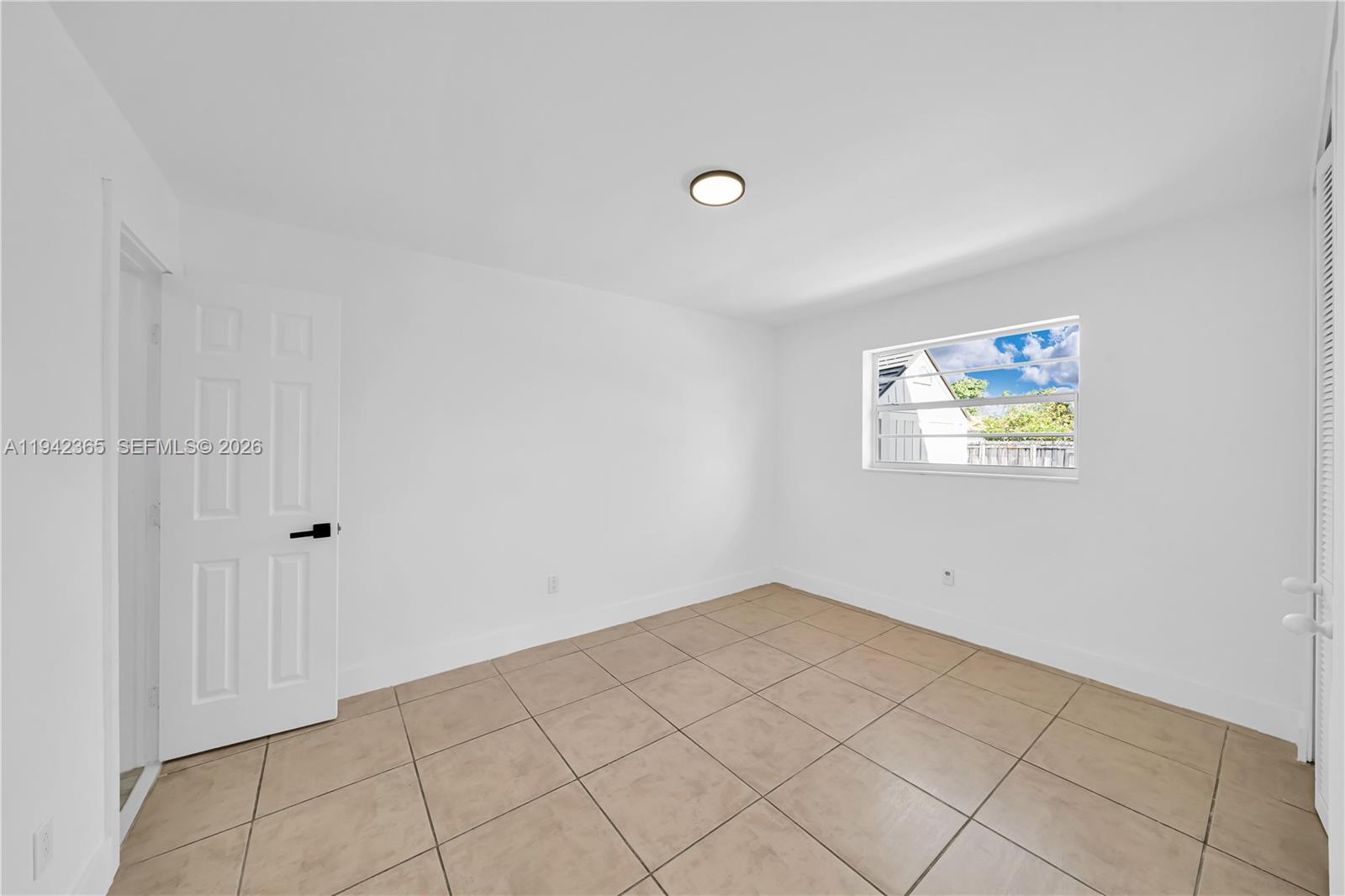 FONTAINEBLEAU GARDENS 1ST - Residential