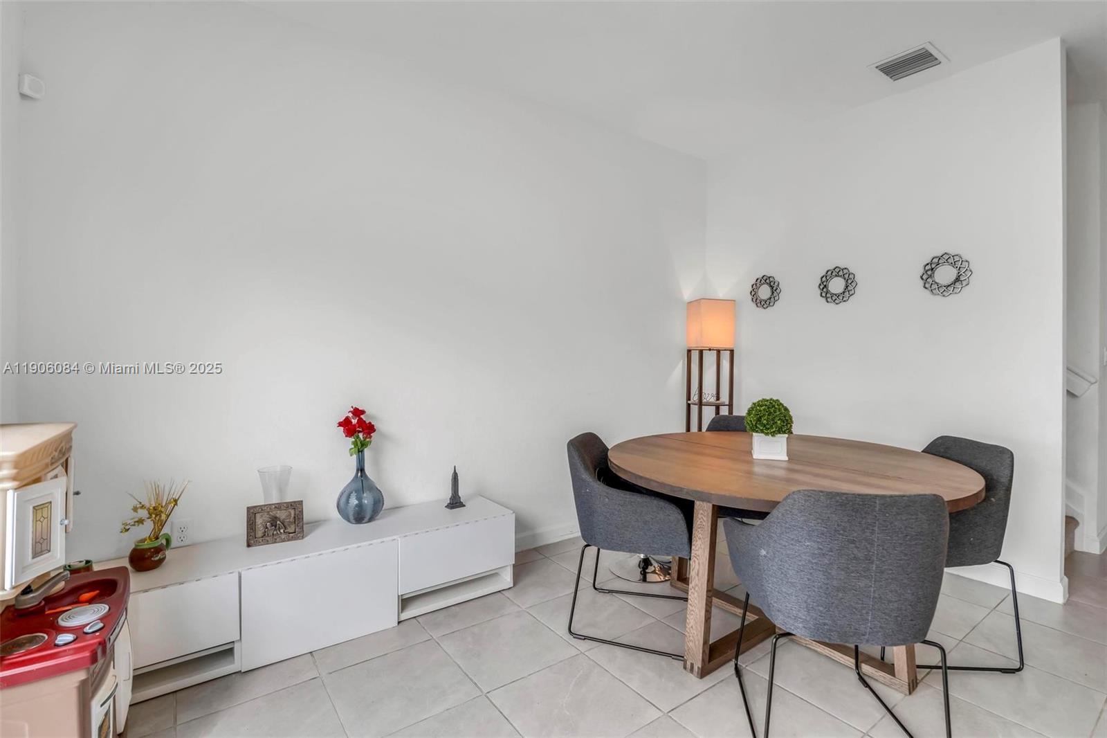 GOLF PARK SEC 1 - Residential Lease