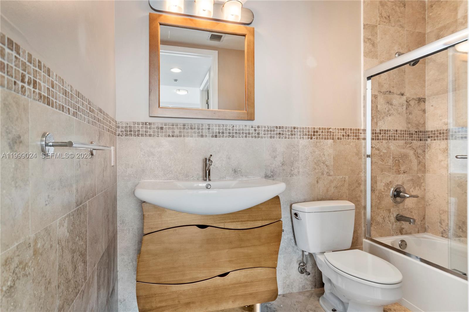 RESIDENCES AT RIVERWALK C - Residential Lease