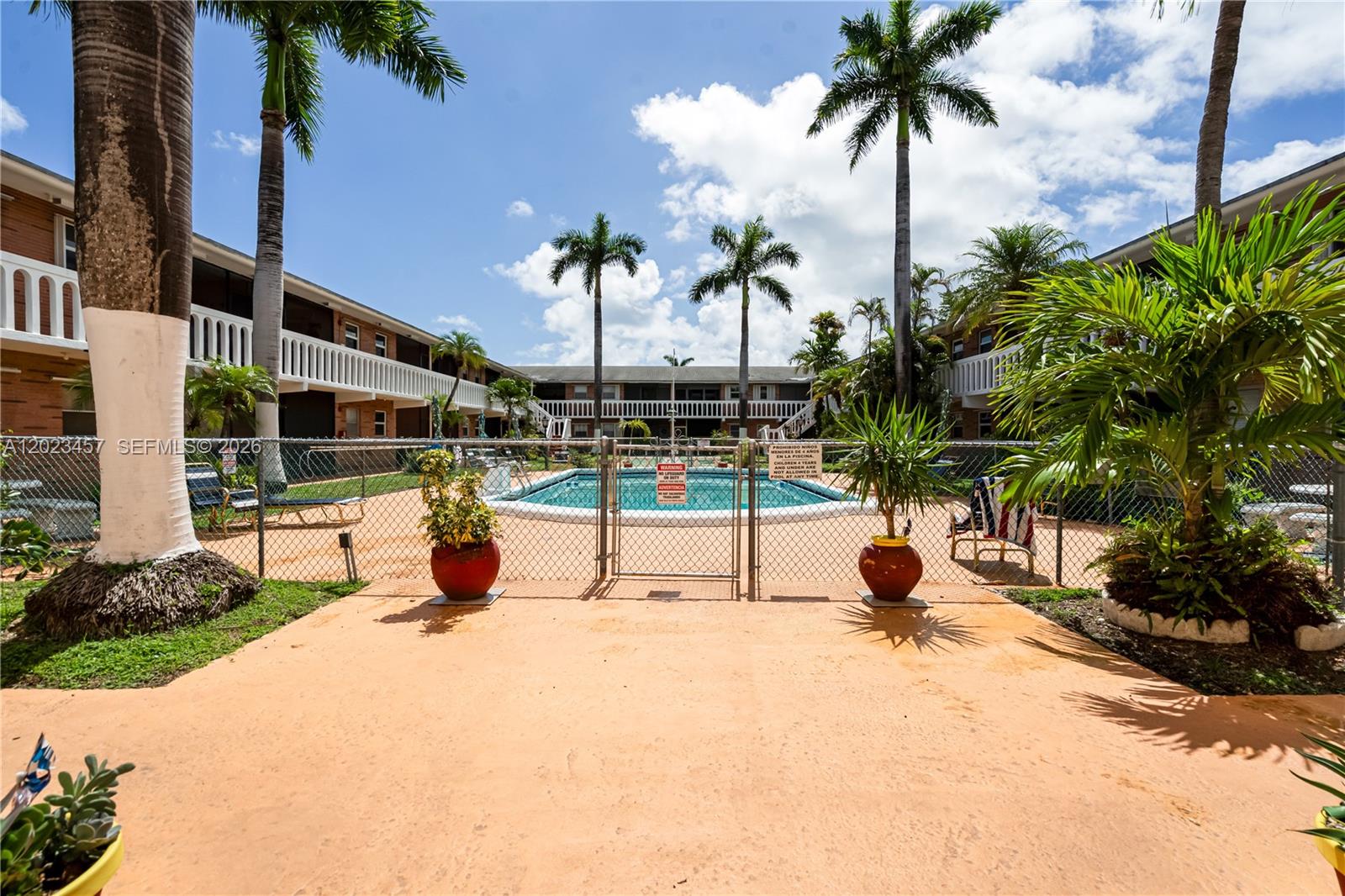 ELDORADO COUNTRY CLUB APT - Residential