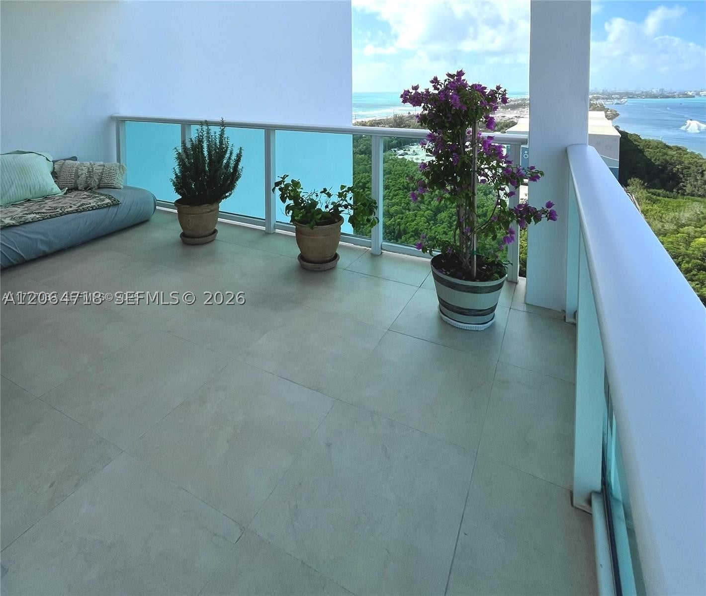 100 Bayview Dr 1827