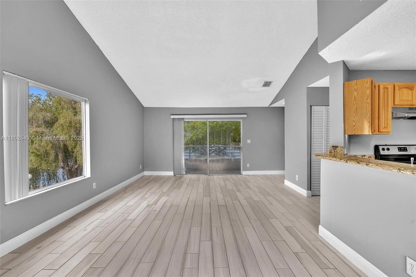 3473 Nw 44th St 201, Oakland Park, Miami-Dade County, Florida - 1 Bedrooms  
1 Bathrooms - 