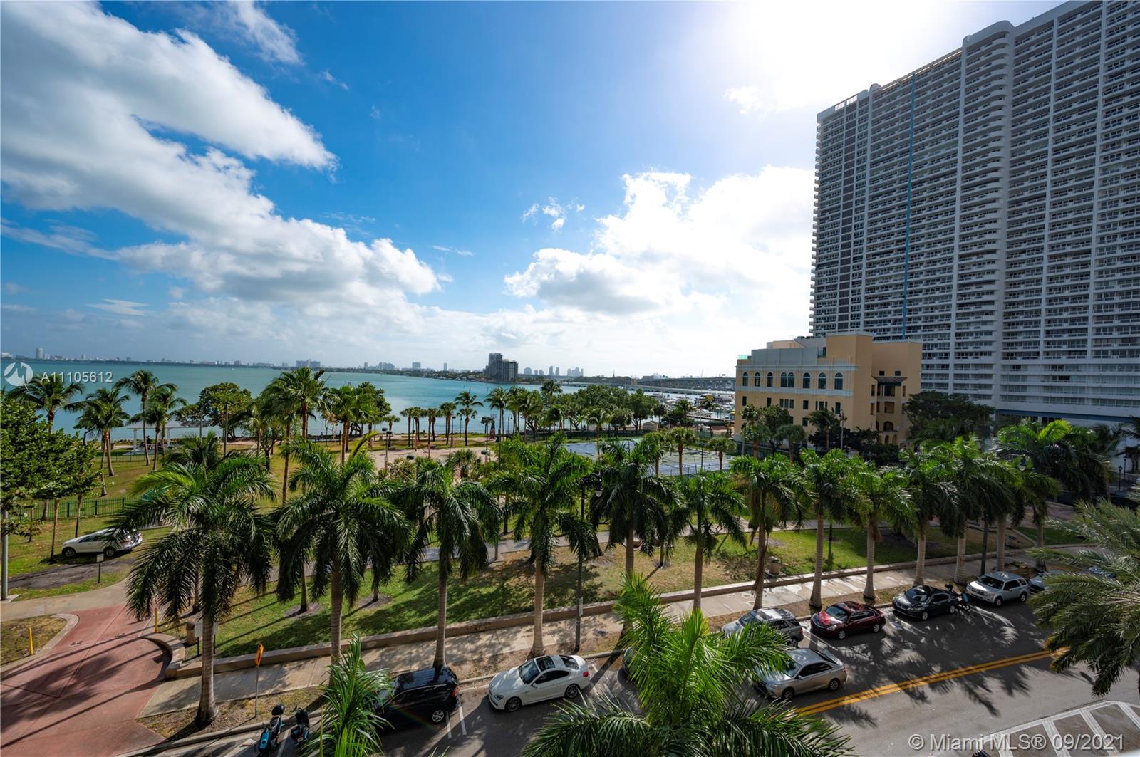 ARIA ON THE BAY CONDO - Residential