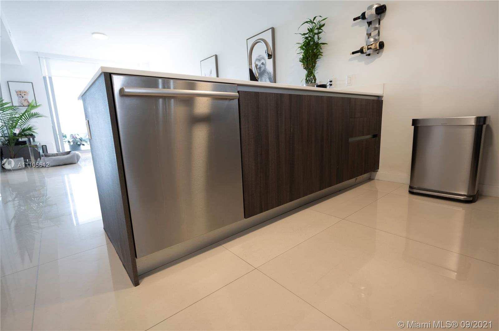 ARIA ON THE BAY CONDO - Residential