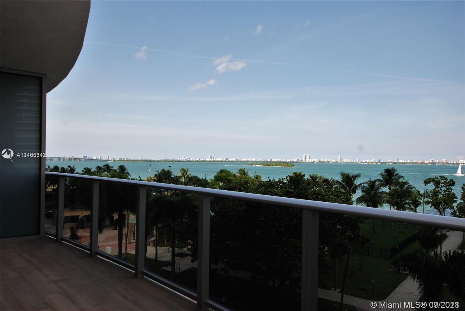 ARIA ON THE BAY CONDO - Residential