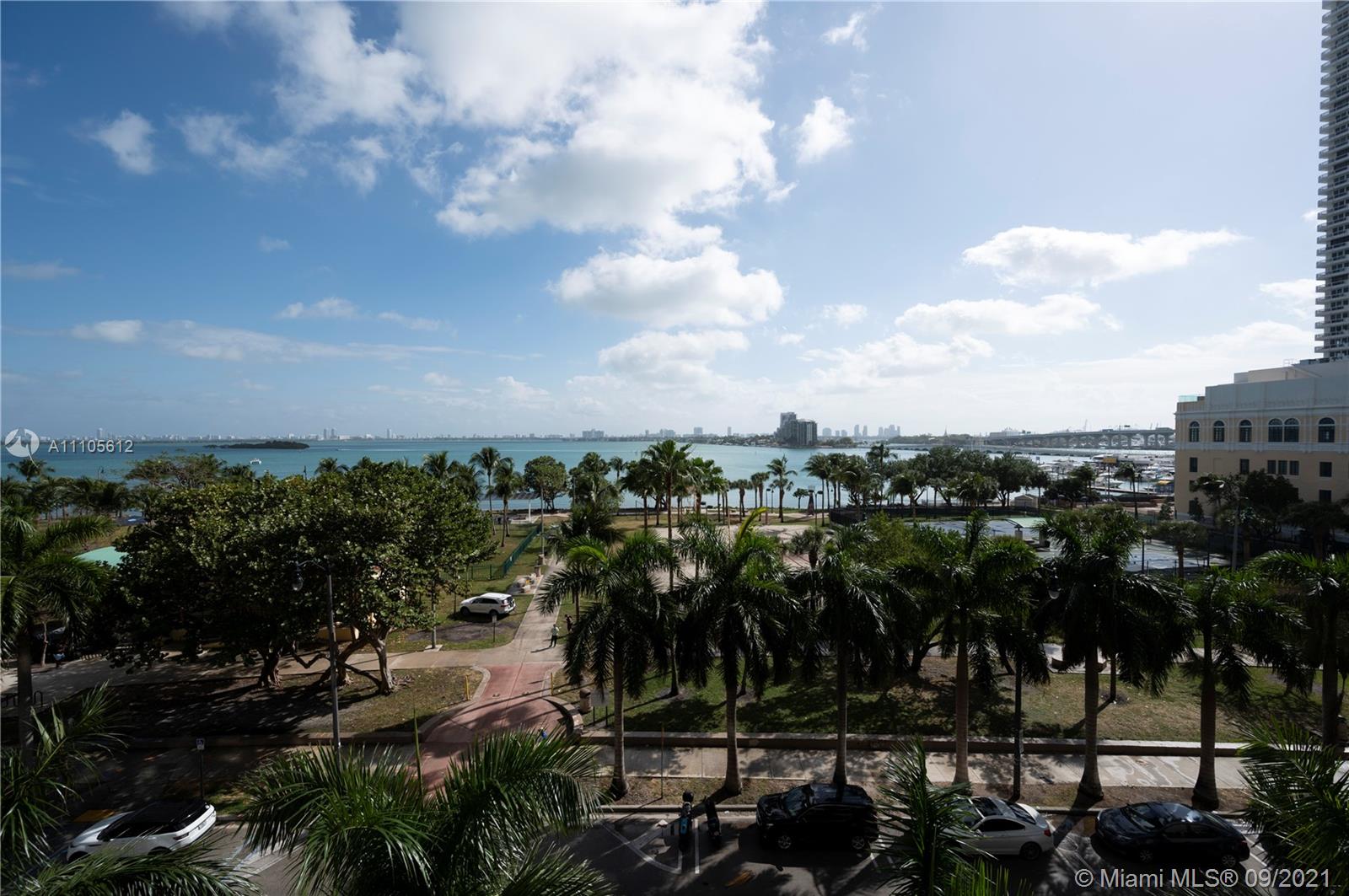 ARIA ON THE BAY CONDO - Residential