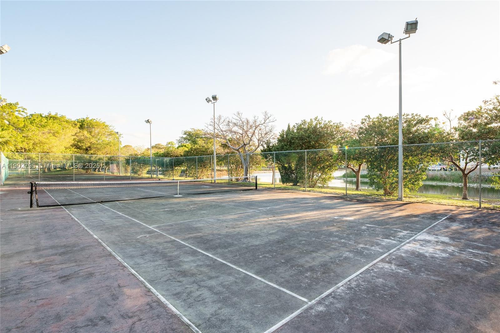 HAMMOCKS-LAKE FOREST COND - Residential