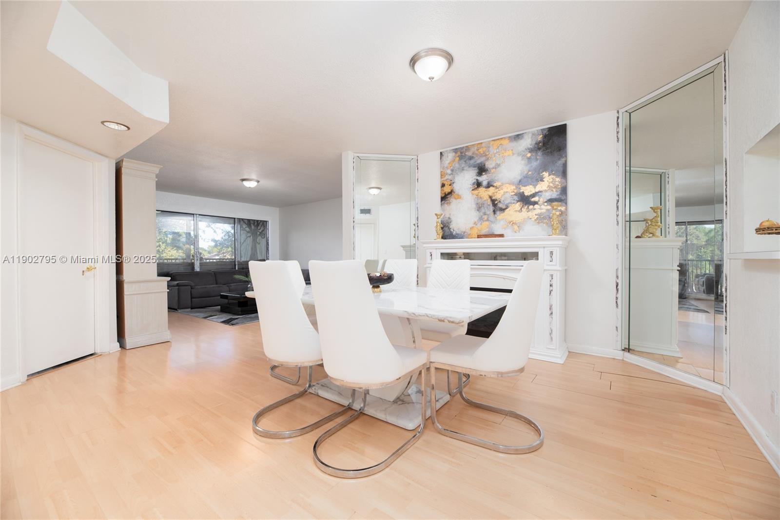 HAMMOCKS-LAKE FOREST COND - Residential