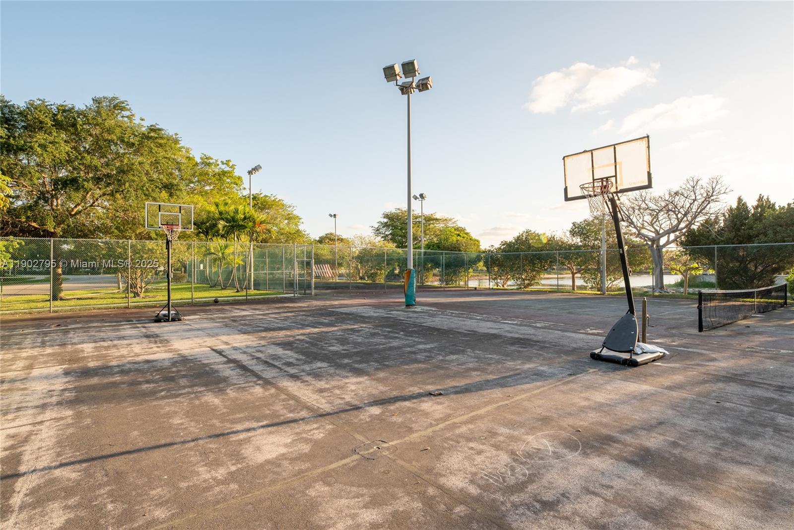 HAMMOCKS-LAKE FOREST COND - Residential