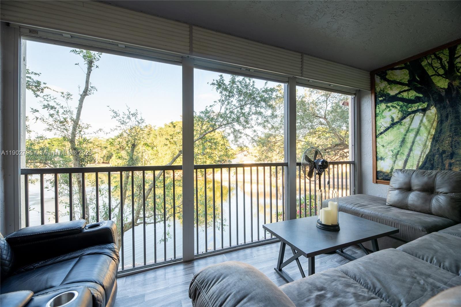 HAMMOCKS-LAKE FOREST COND - Residential