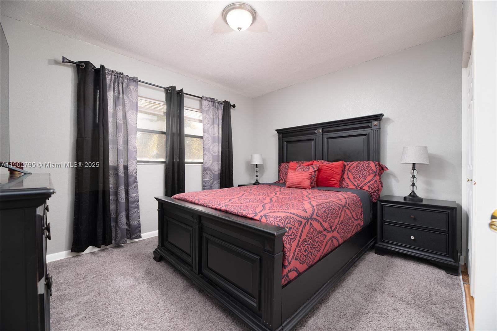 HAMMOCKS-LAKE FOREST COND - Residential