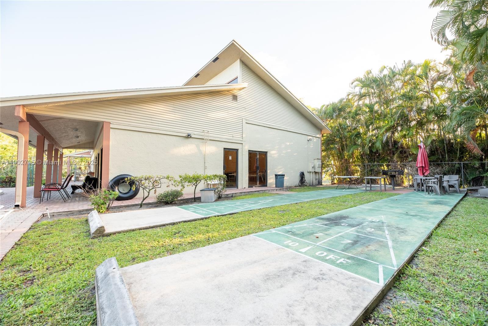 HAMMOCKS-LAKE FOREST COND - Residential