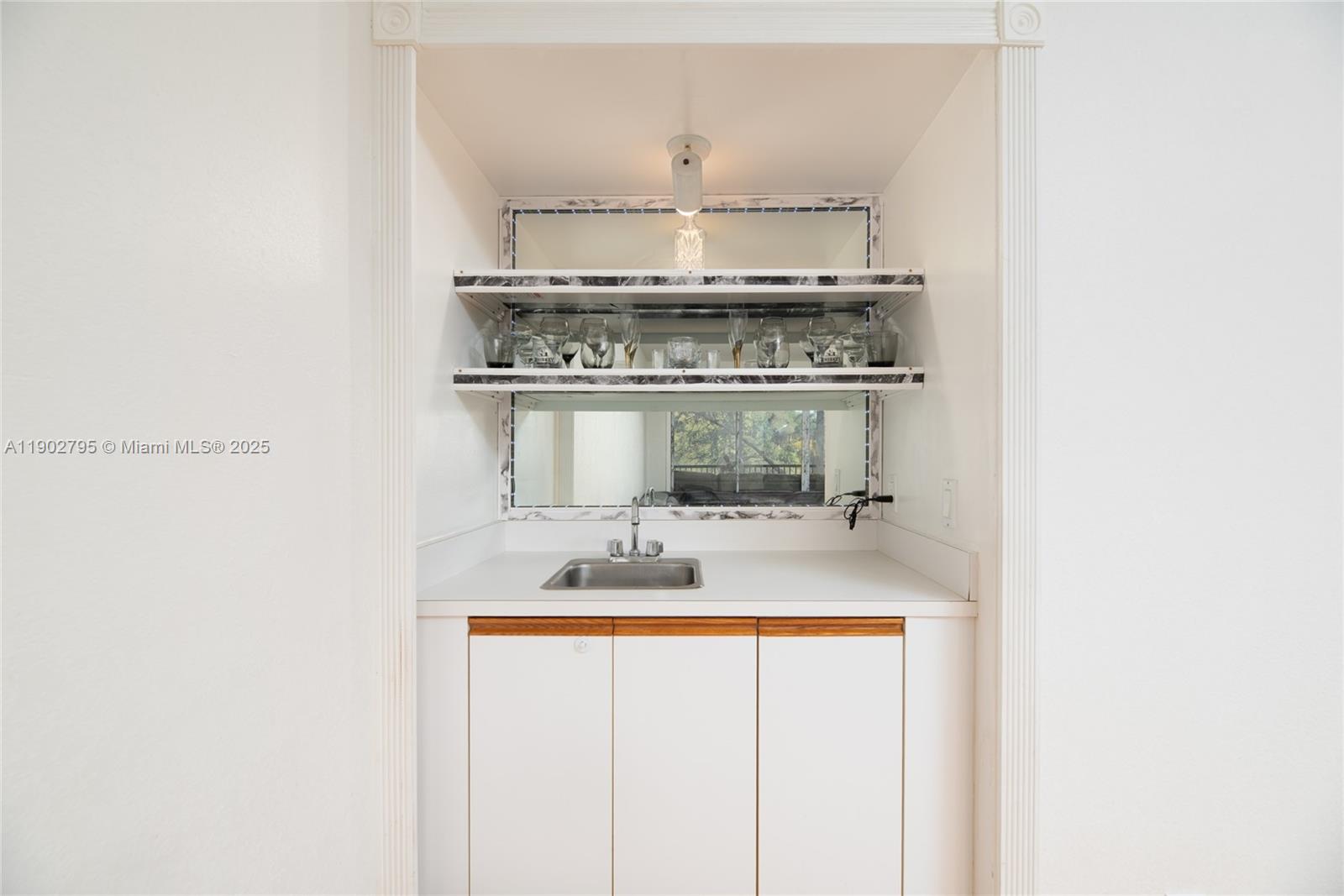 HAMMOCKS-LAKE FOREST COND - Residential