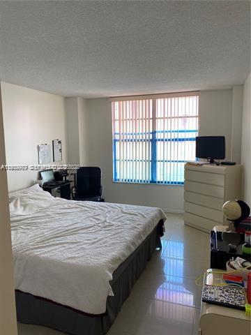 HALLMARK OF HOLLYWOOD CON - Residential