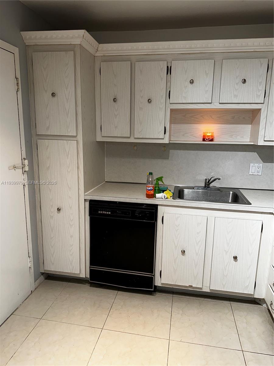 HALLMARK OF HOLLYWOOD CON - Residential