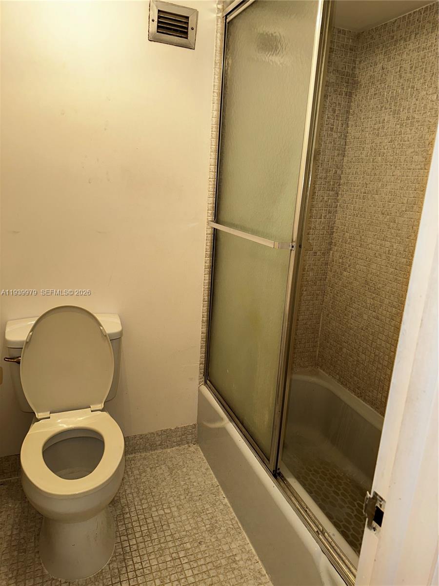 HALLMARK OF HOLLYWOOD CON - Residential