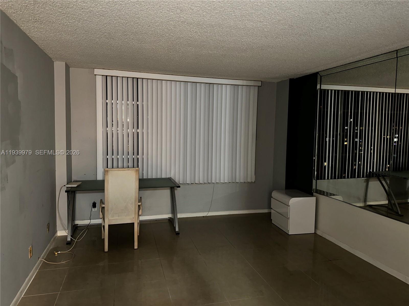 HALLMARK OF HOLLYWOOD CON - Residential