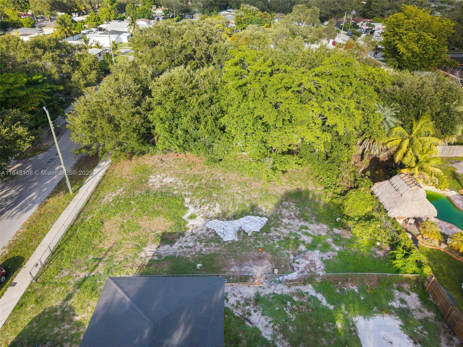 MIAMI GDNS REV - Land