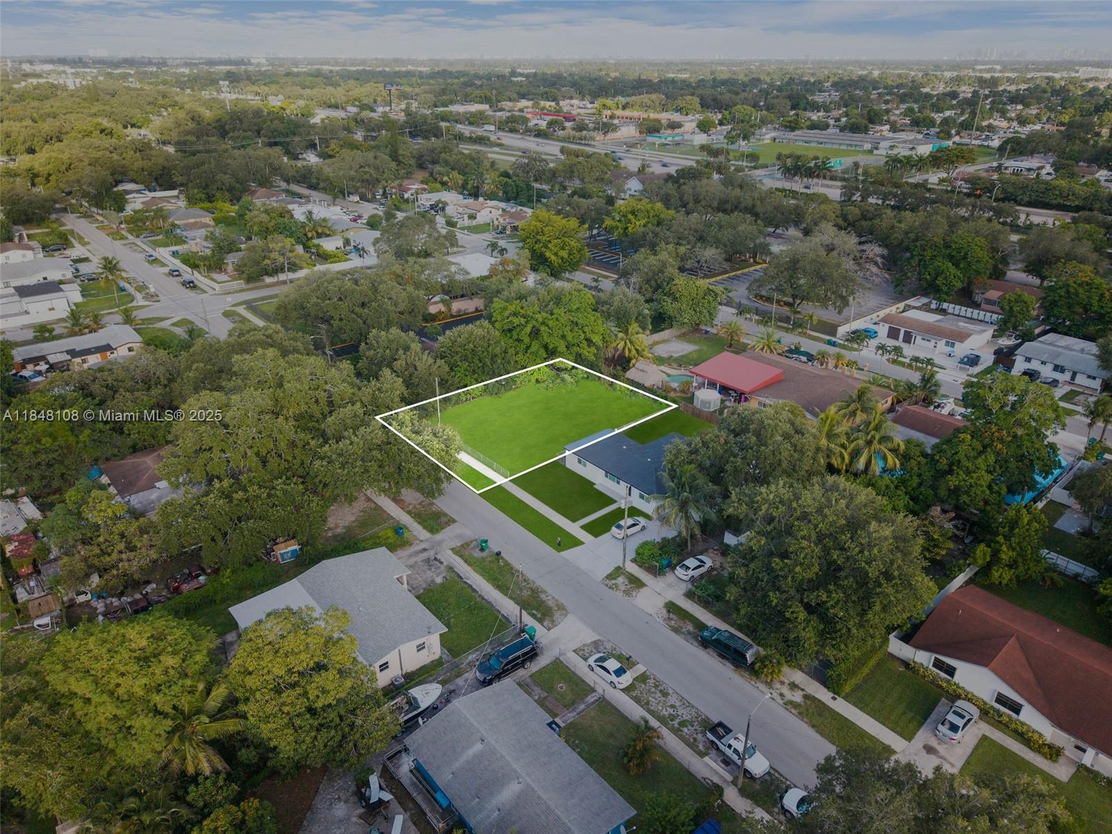 MIAMI GDNS REV - Land