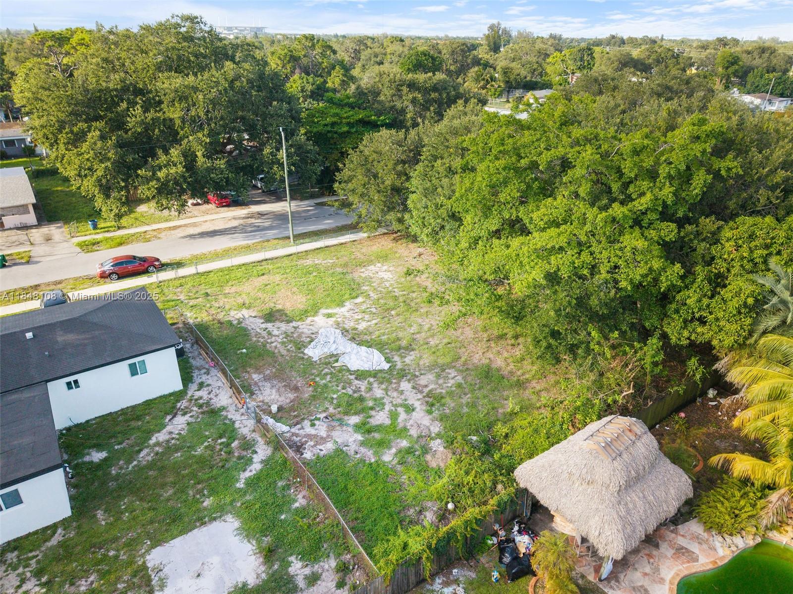 MIAMI GDNS REV - Land