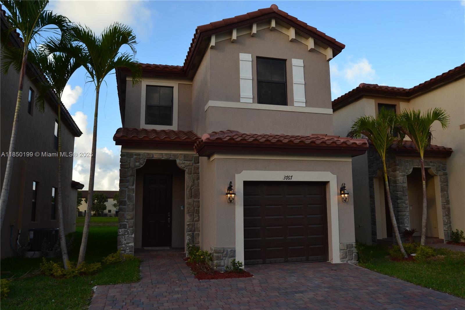 Beautiful Single Family Home with lake view located in Vineyards Sierra community by Lennar. 4 Bedrooms, 3 full bathrooms ( 1 Bedroom and full bathroom downstairs). Kitchen with stainless steel appliances. Freshly painted. One car garage & driveway. Gated community. Great amenities. A must See !!!