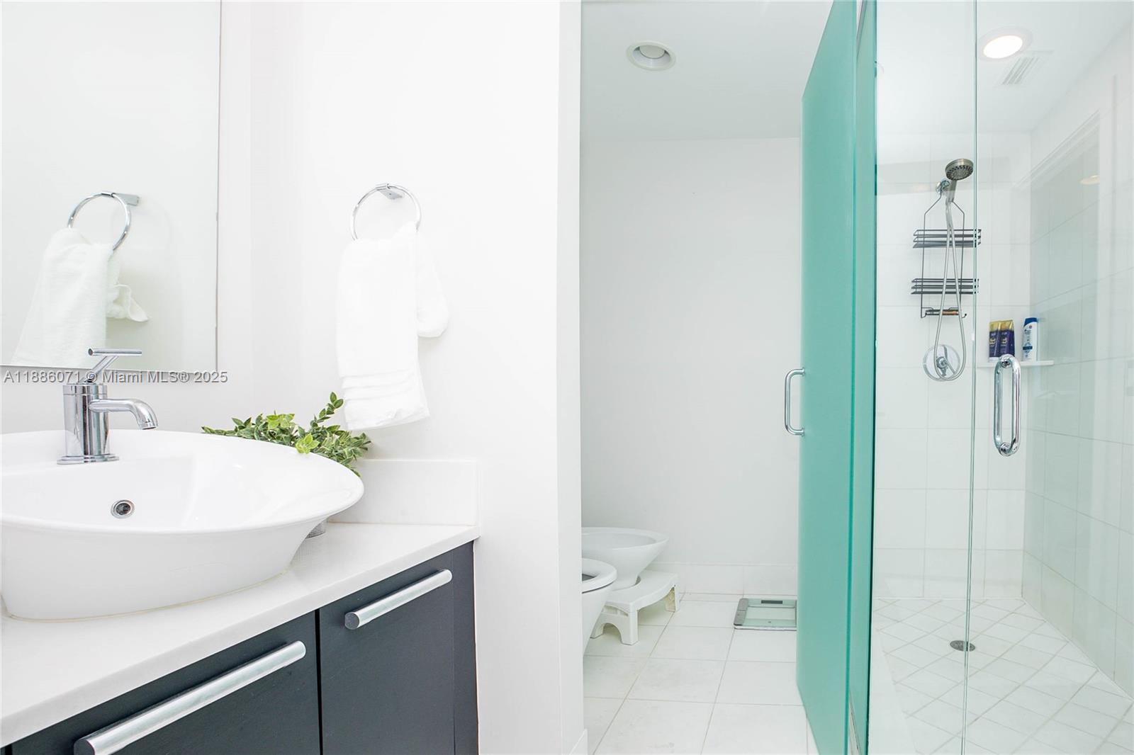 ARTECH RESIDENCES AT AVEN - Residential Lease