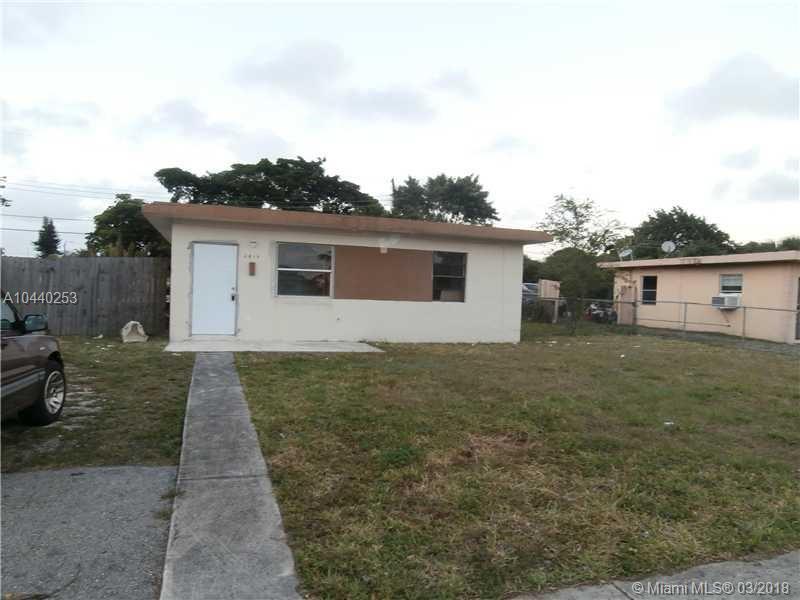 BEAUTIFUL COZY SINGLE FAMILY HOME 2 BEDROOM 1 BATHROOM, NICE BACKYARD CLOSE TO MAIN HIGHWAY. EVERYTHING RENOVATED. NEWER KITCHEN CABINETS, TILE THROUGHOUT, IT HAS HOOK UPS FOR WASHER & DRYER, TENANT PAY FOR ALL UTILITIES. PETS WELCOME WITH A $300 PET FEE. FAST APPROVAL. NO ASSOCIATION. OWNER WILL RUN CRIMINAL BACKGROUND. EASY TO SHOW. APPLIANCES WILL BE INSTALLED.
