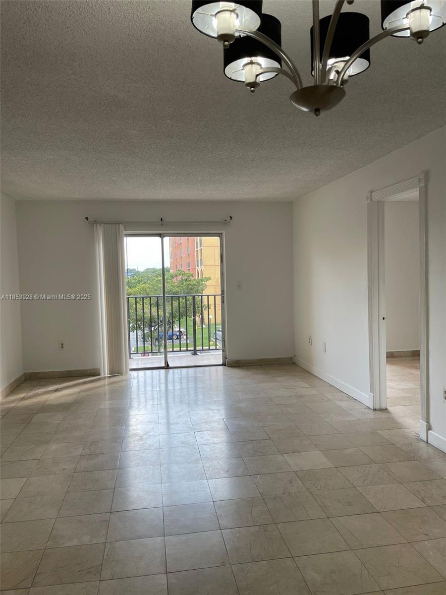 Enjoy this 2-bedroom, 2-bath condo perfectly situated in Miami’s vibrant core, in the Sunset Villas III community—offering quick and easy access to Miami International Airport.