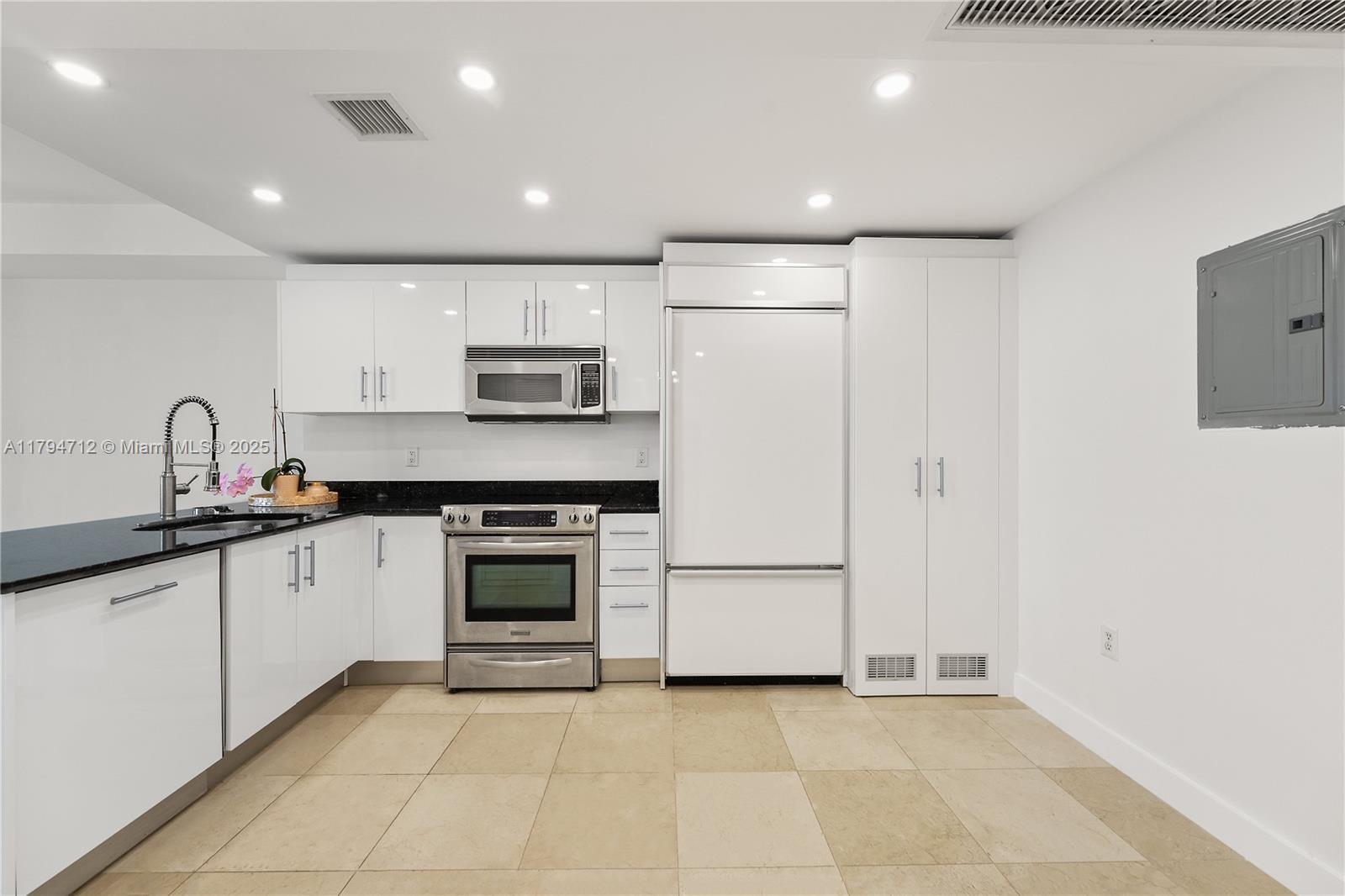 HARBOUR HOUSE - Residential