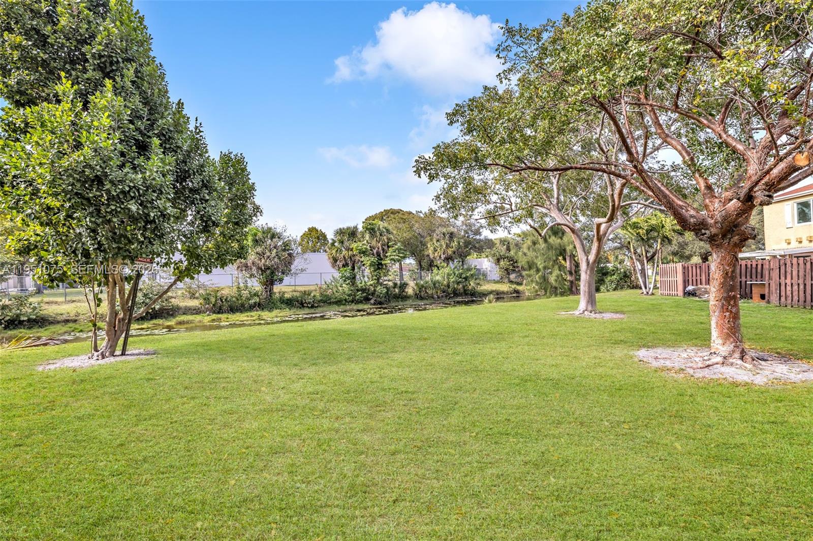 LA PLACIDA SECTION 1 COND - Residential