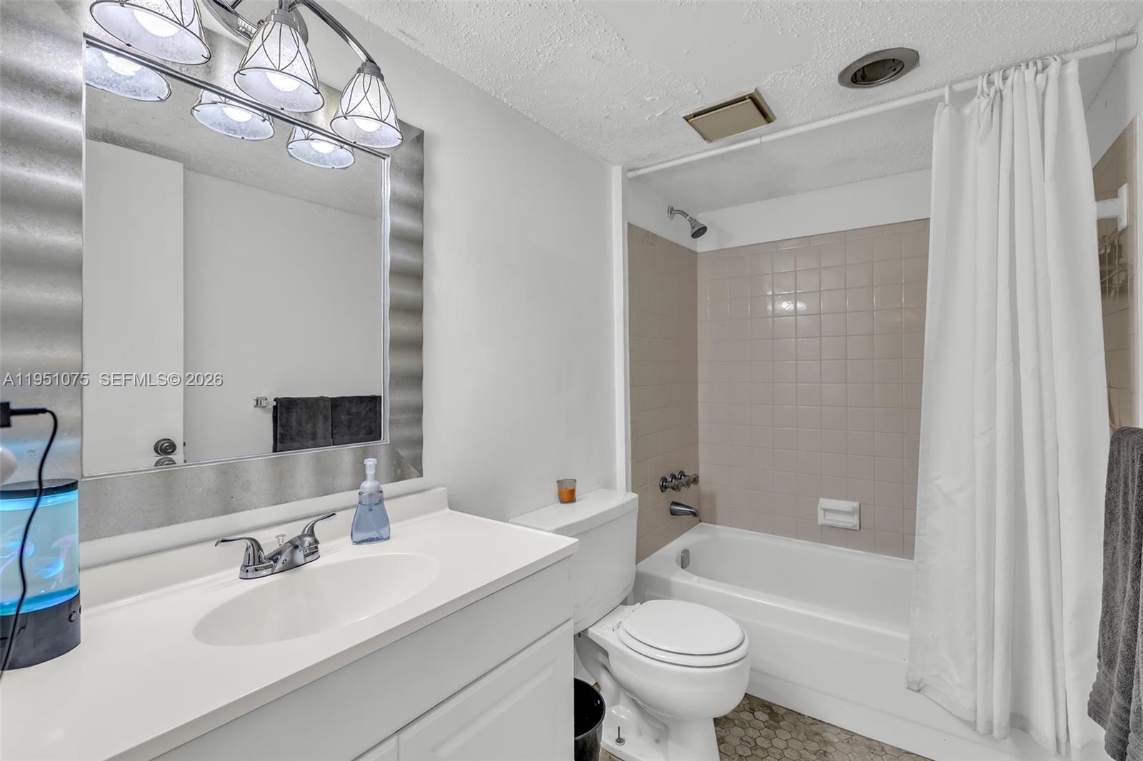 LA PLACIDA SECTION 1 COND - Residential