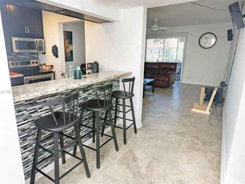 10772 La Placida Dr 7-203 Coral Springs FL 33065