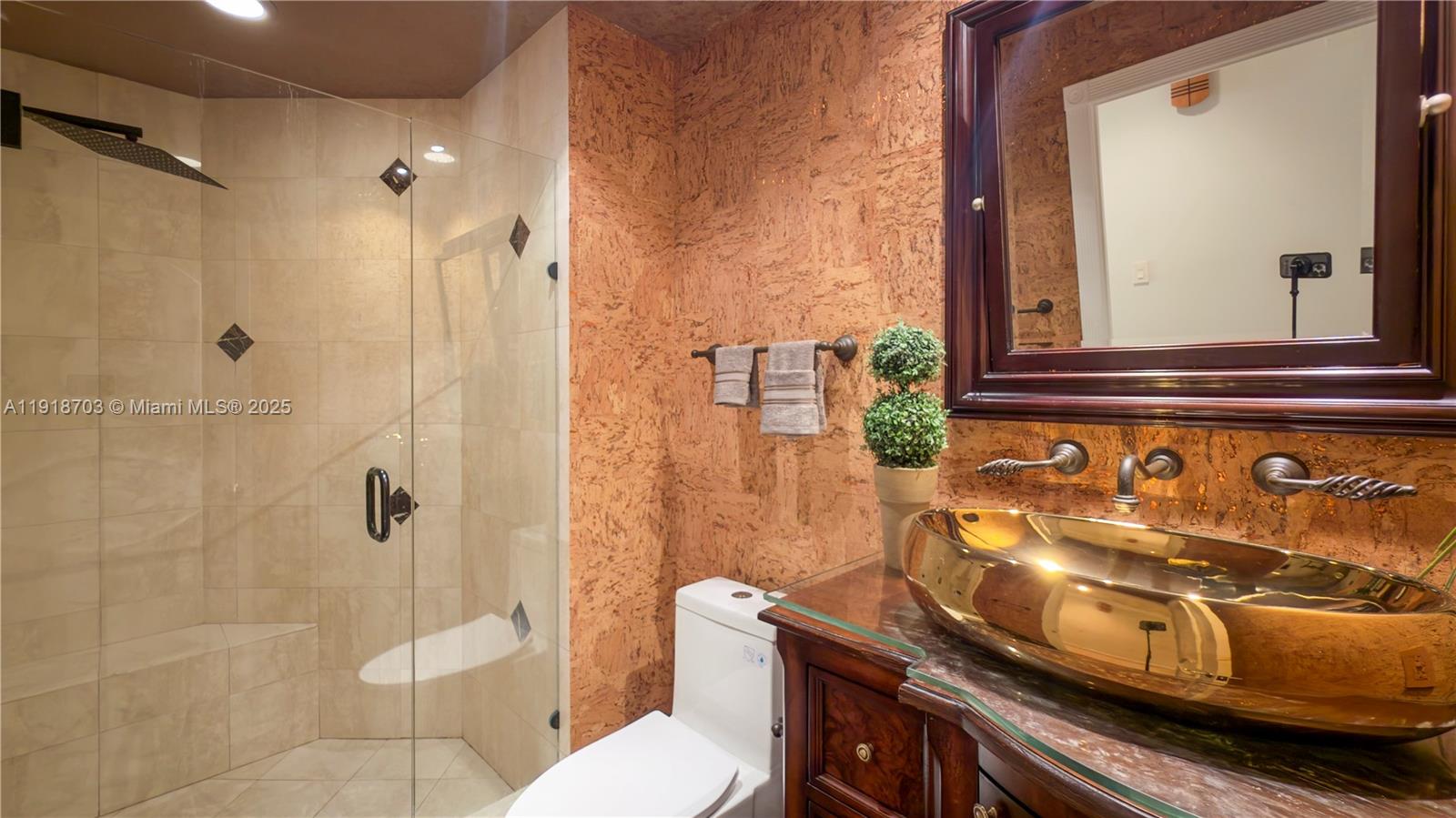 2000 ISL BLVD WILLIAMS IS - Residential