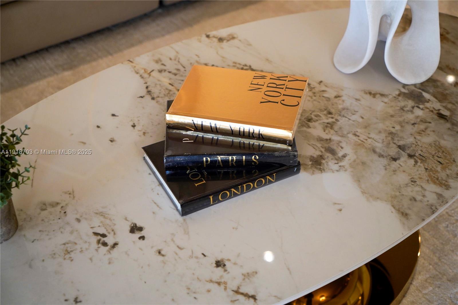 2000 ISL BLVD WILLIAMS IS - Residential